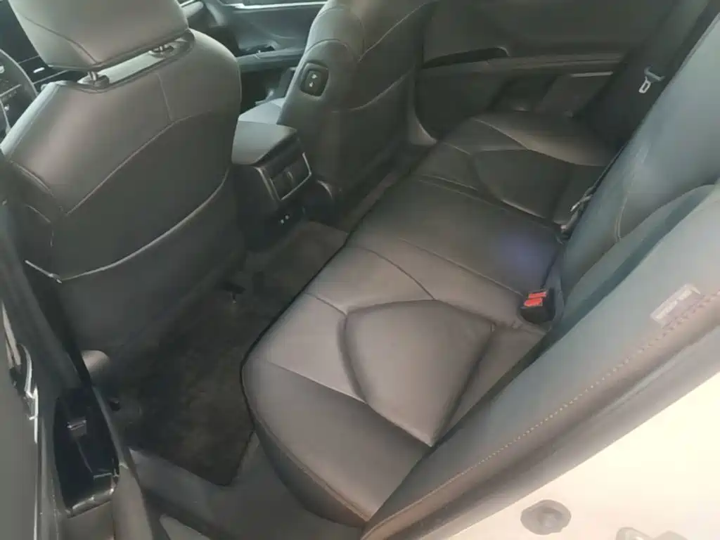 Toyota Camry — миниатюра 17