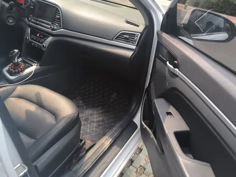 Hyundai Elantra — миниатюра 8