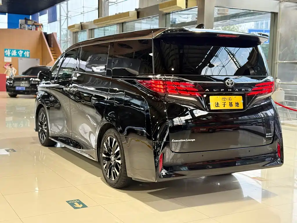 Toyota Alphard — миниатюра 25