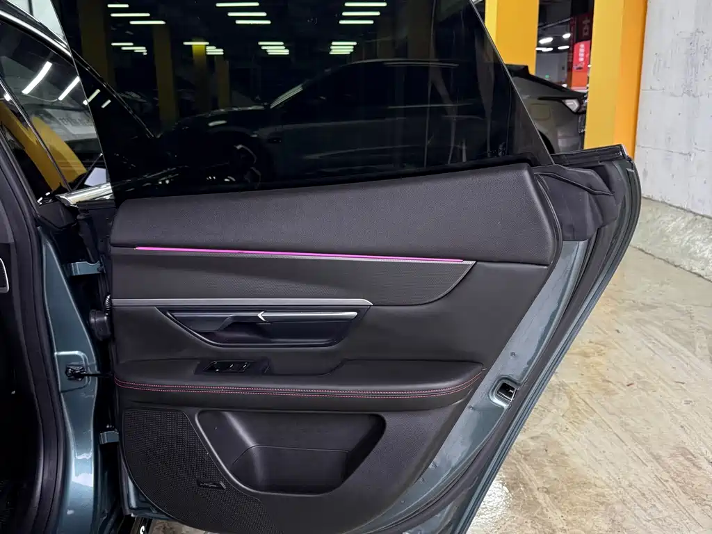 XPeng P7 — миниатюра 12