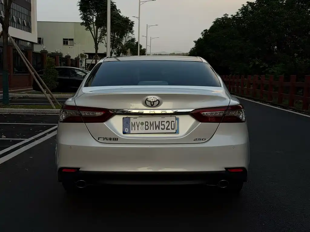 Toyota Camry — миниатюра 5