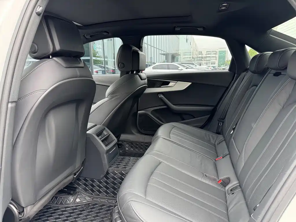 Audi A4L — миниатюра 4