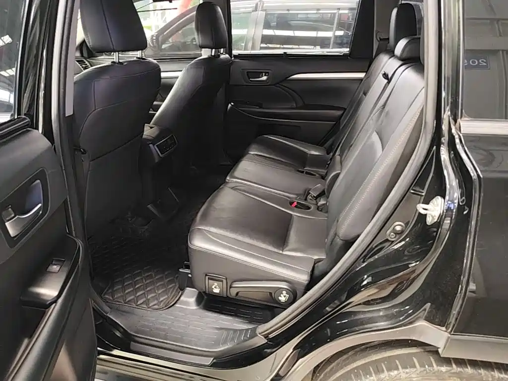 Toyota Highlander — миниатюра 17