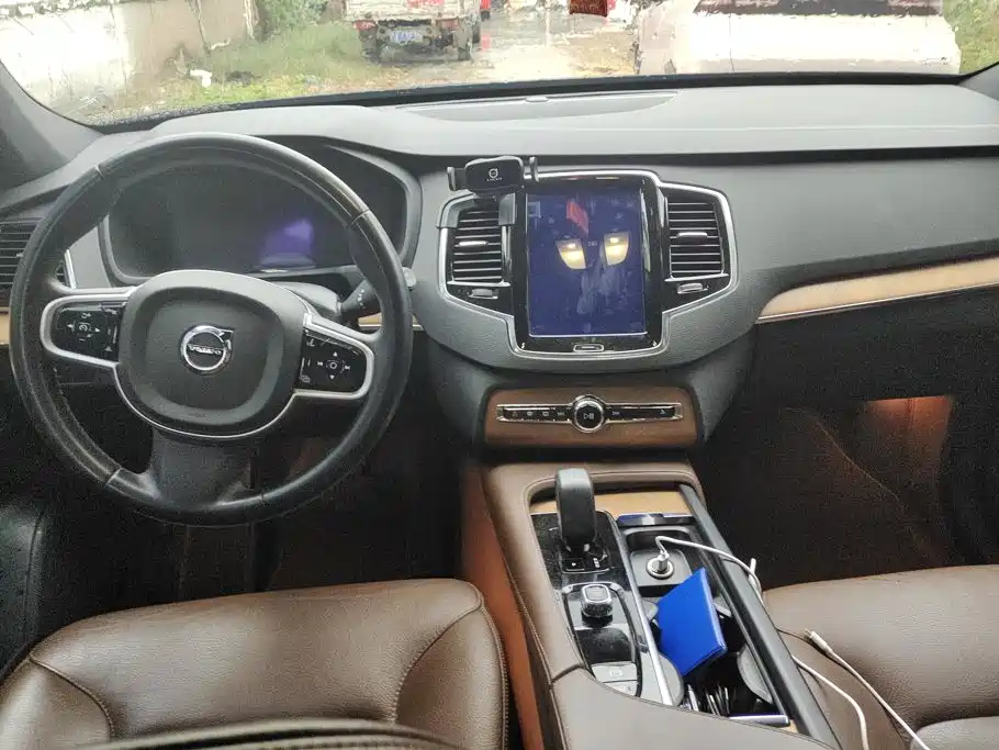 Volvo XC90 — миниатюра 12