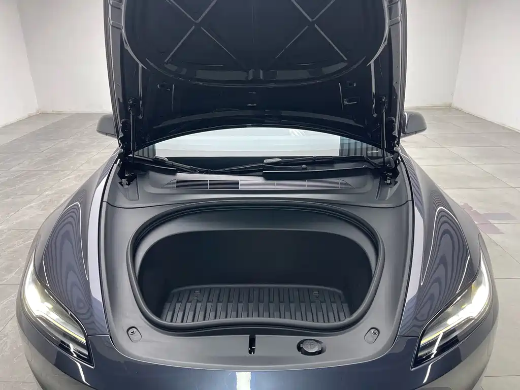 Tesla Model 3 — миниатюра 9