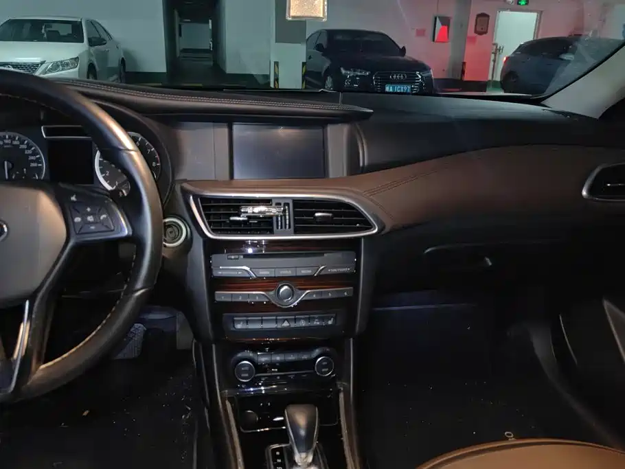 Infiniti QX30 — миниатюра 13