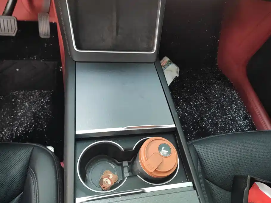 Tesla Model Y — миниатюра 16