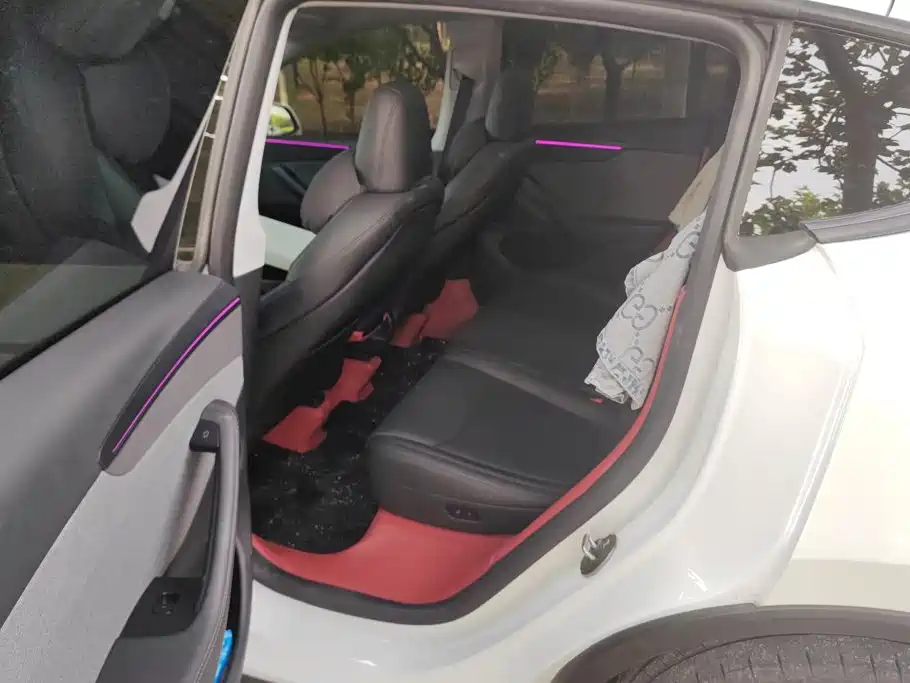 Tesla Model Y — миниатюра 11