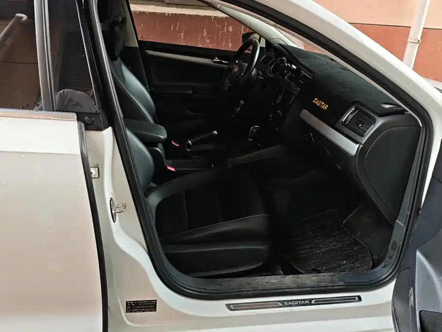 Volkswagen Sagitar — миниатюра 8