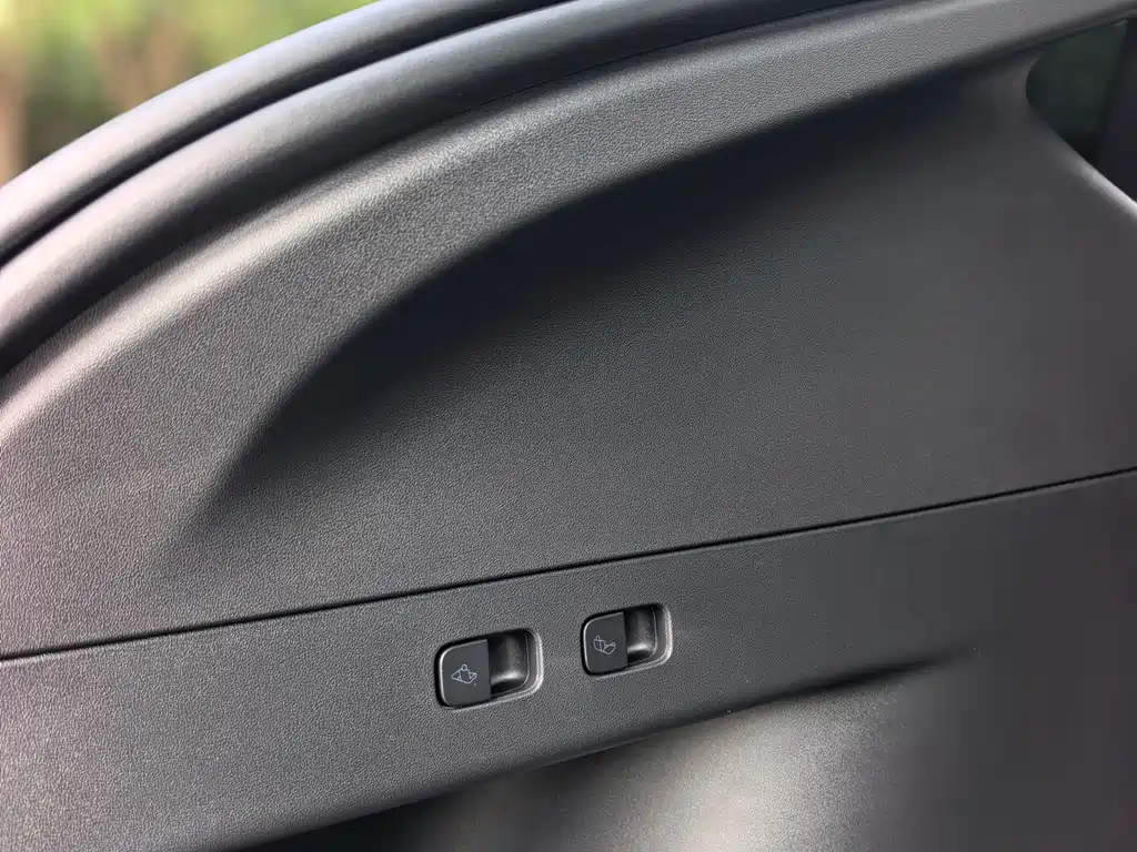 Tesla Model Y — миниатюра 23