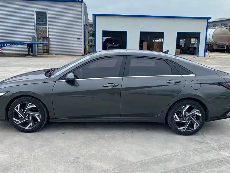 Hyundai Elantra — миниатюра 2