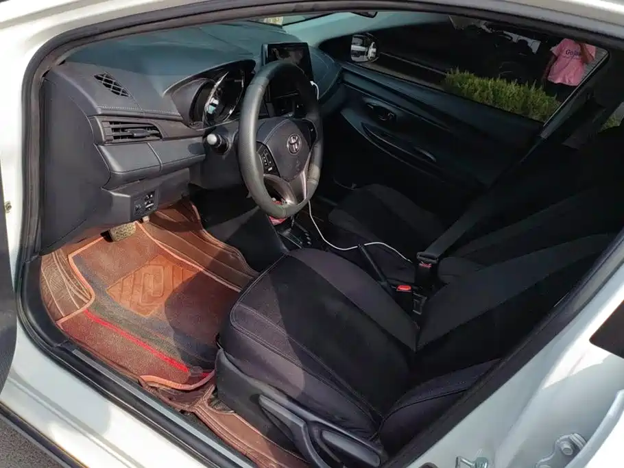 Toyota Yaris L — миниатюра 9