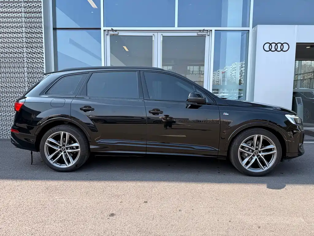 Audi Q7 2025 45 TFSI quattro S line
