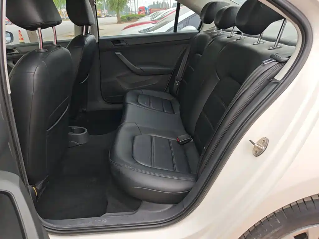 Volkswagen Santana — миниатюра 17