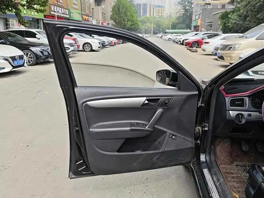 Volkswagen Lavida — миниатюра 7