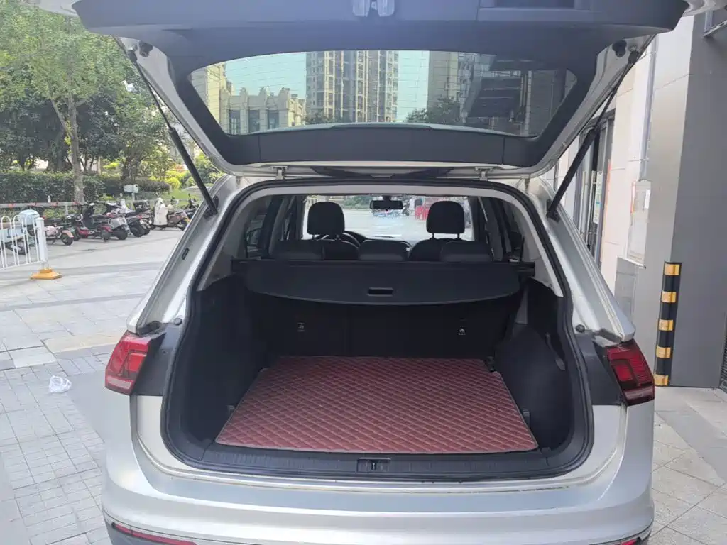 Volkswagen Tiguan L — миниатюра 19