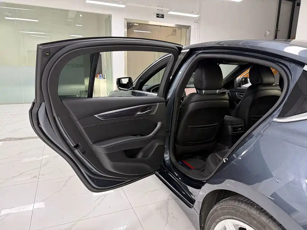 Cadillac CT5 — миниатюра 13