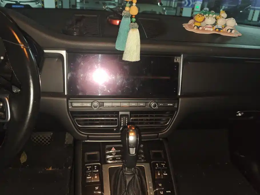 Porsche Macan — миниатюра 13