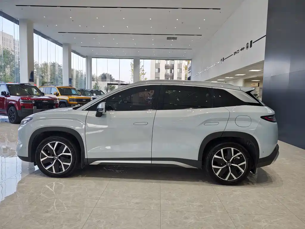 BYD L DM-i — миниатюра 8