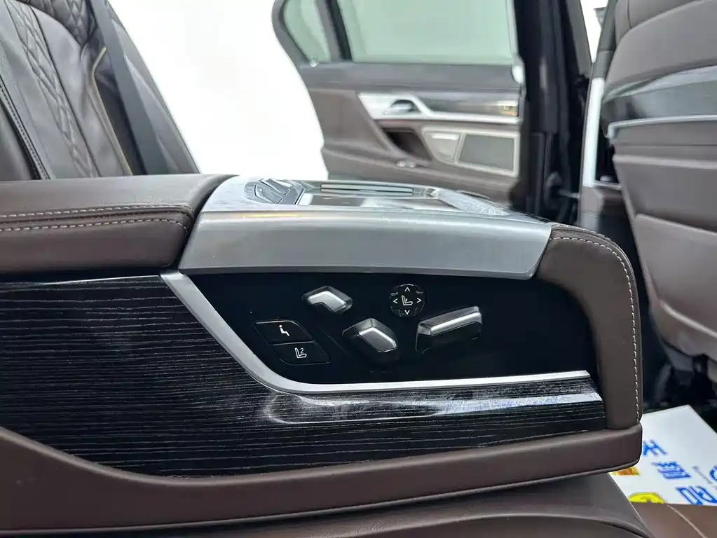 BMW 7 Series — миниатюра 20