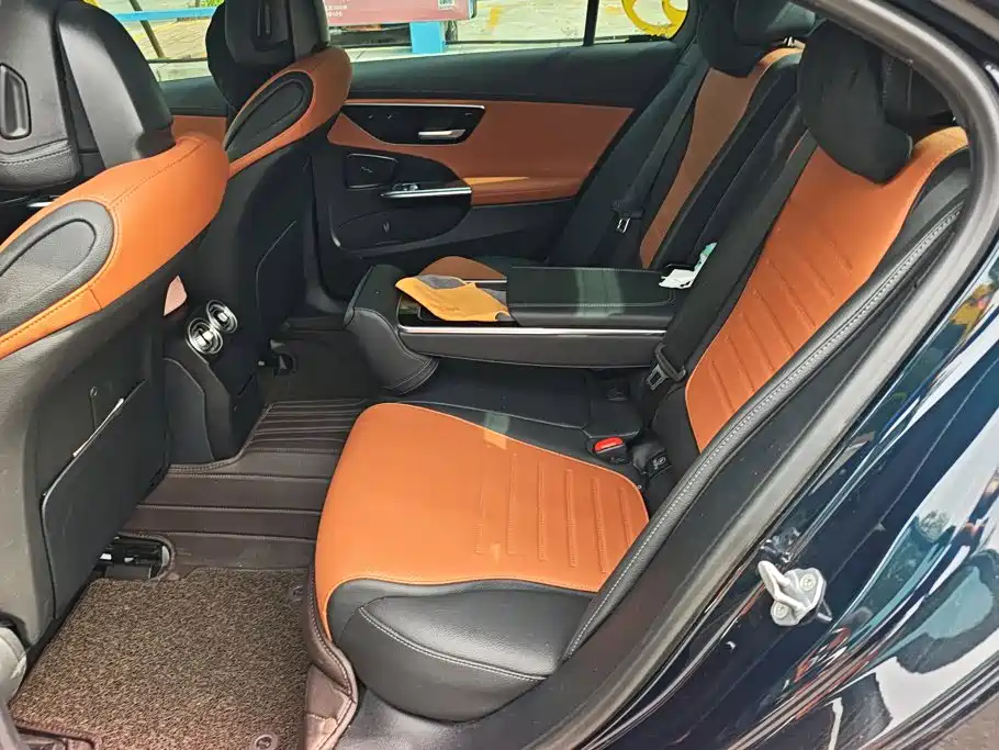 Mercedes-Benz C-Class — миниатюра 11