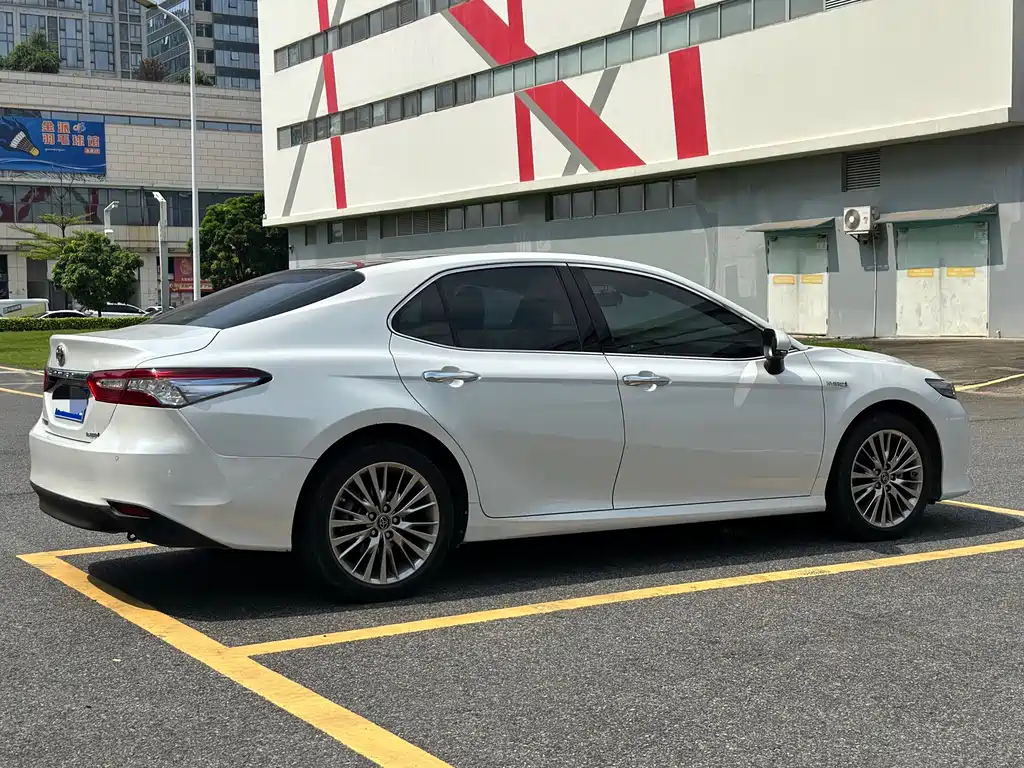 Toyota Camry — миниатюра 19