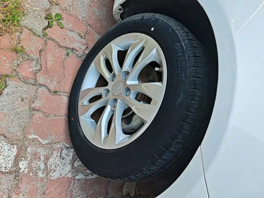 Geely Emgrand — миниатюра 6