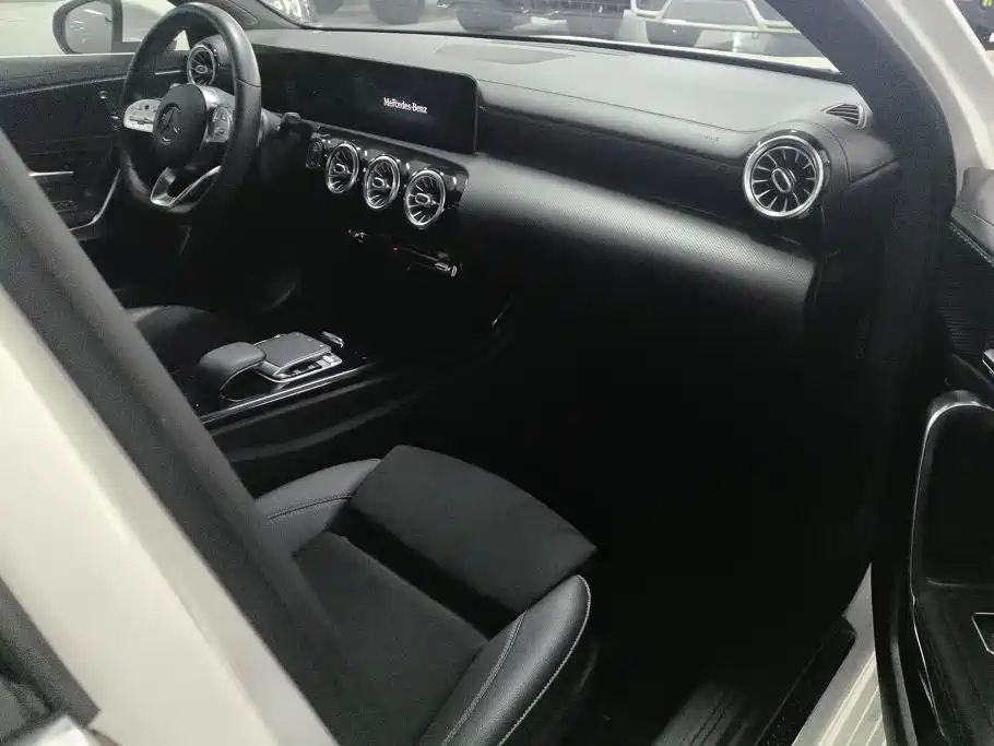 Mercedes-Benz A-Class — миниатюра 7