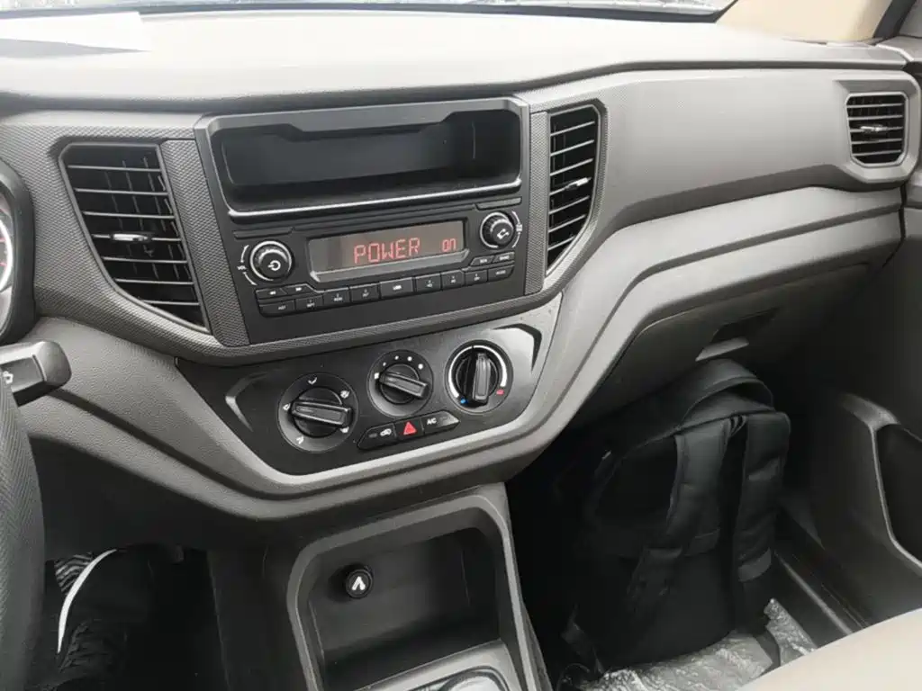 Wuling Hongguang V — миниатюра 13