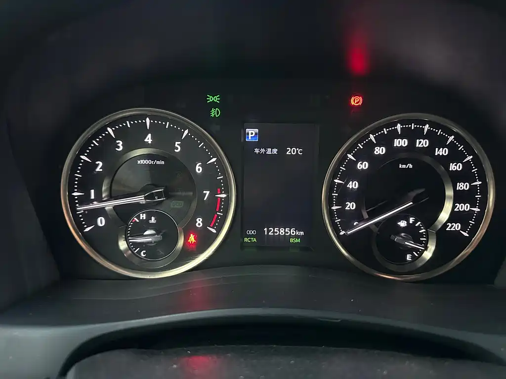Toyota Alphard — миниатюра 10
