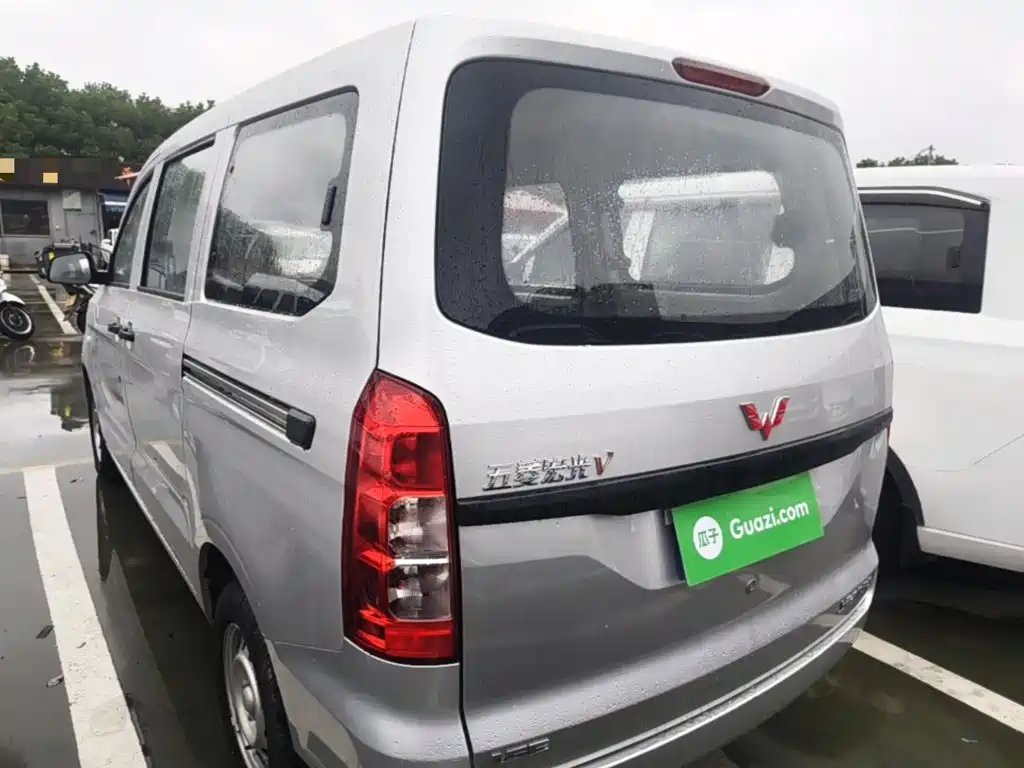 Wuling Hongguang V — миниатюра 5