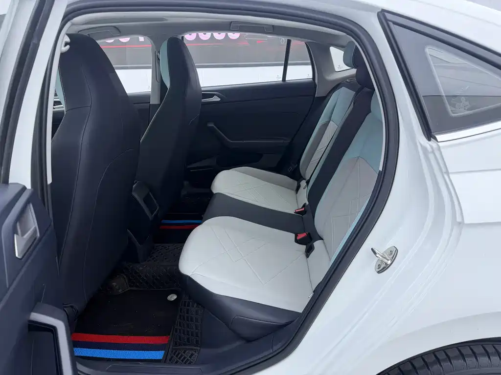Volkswagen Lavida — миниатюра 5