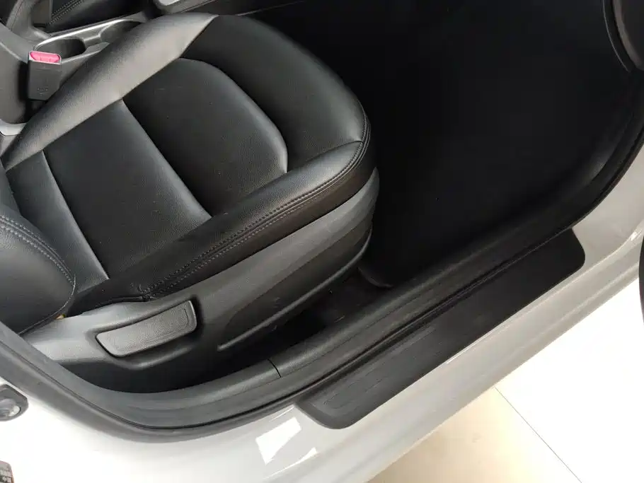 Hyundai Elantra — миниатюра 8