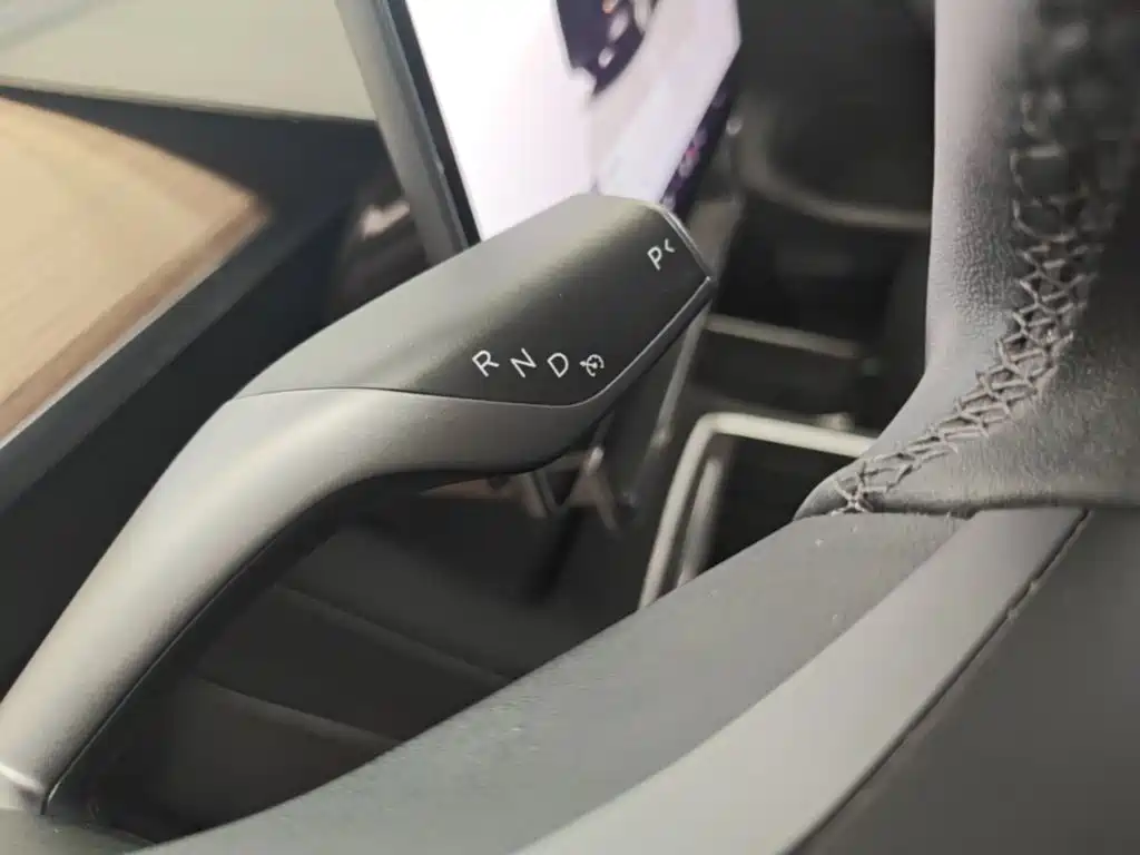 Tesla Model Y — миниатюра 14