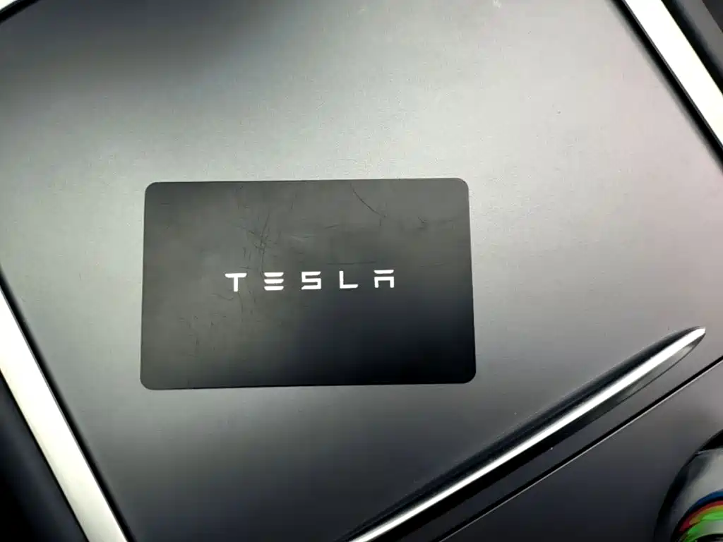 Tesla Model 3 — миниатюра 10