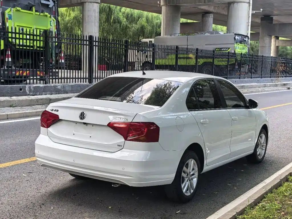 Volkswagen Jetta — миниатюра 5