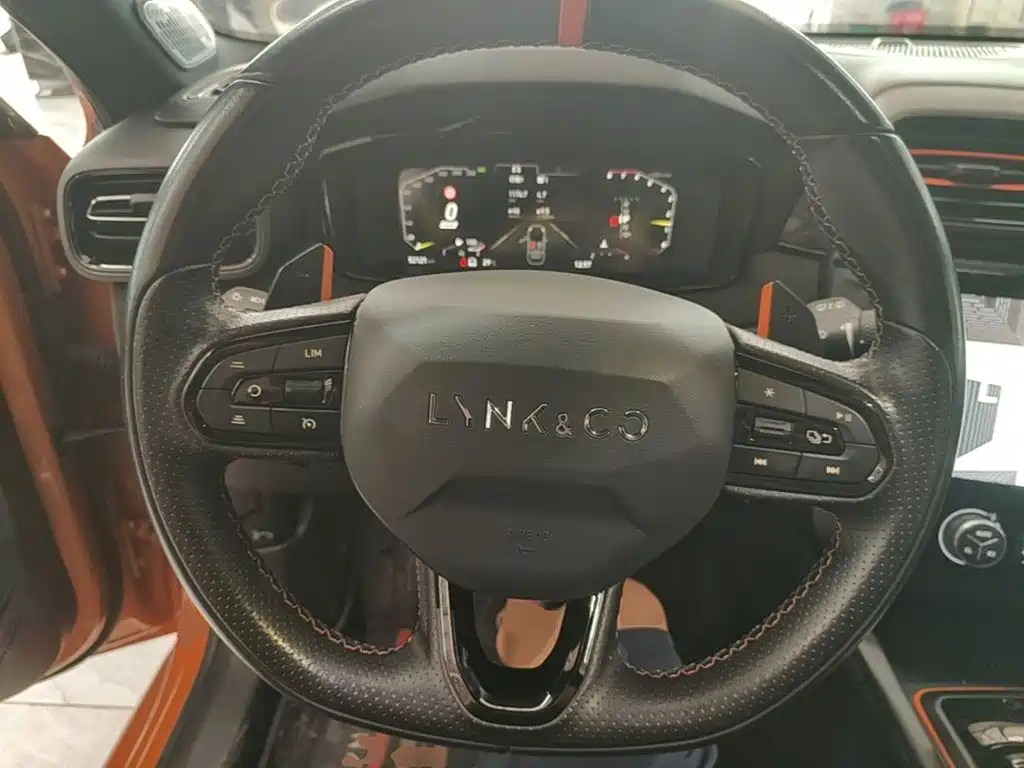 Lynk & Co 02 Hatchback — миниатюра 11