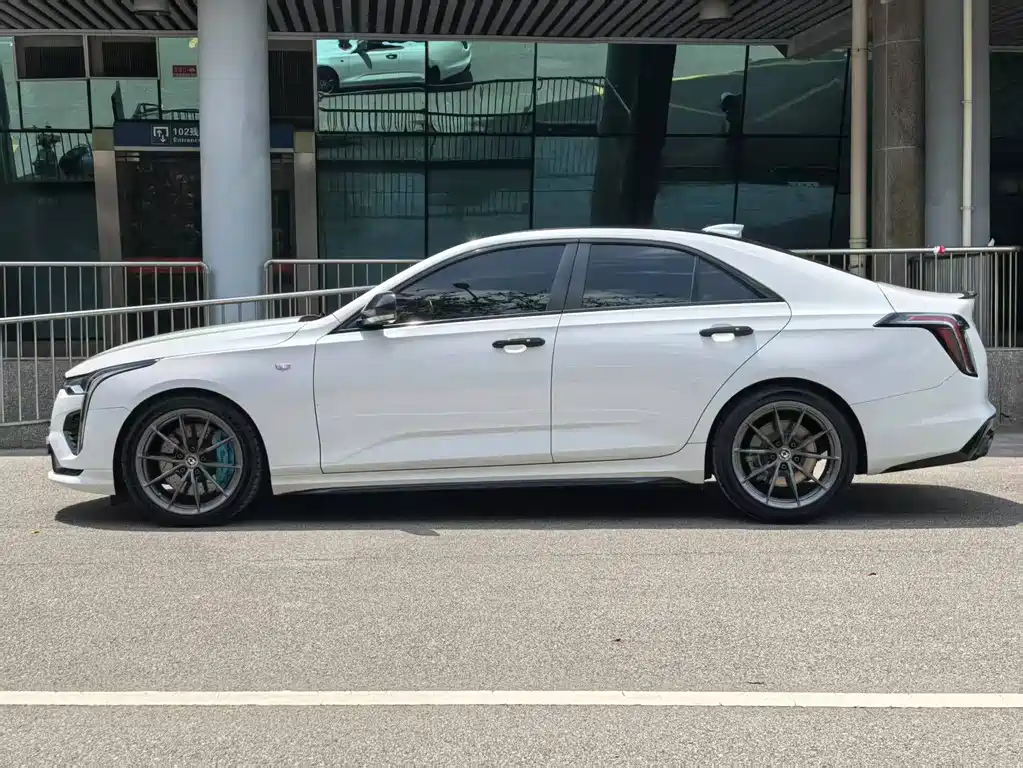 Cadillac CT4 28T Elite Type, фото 5