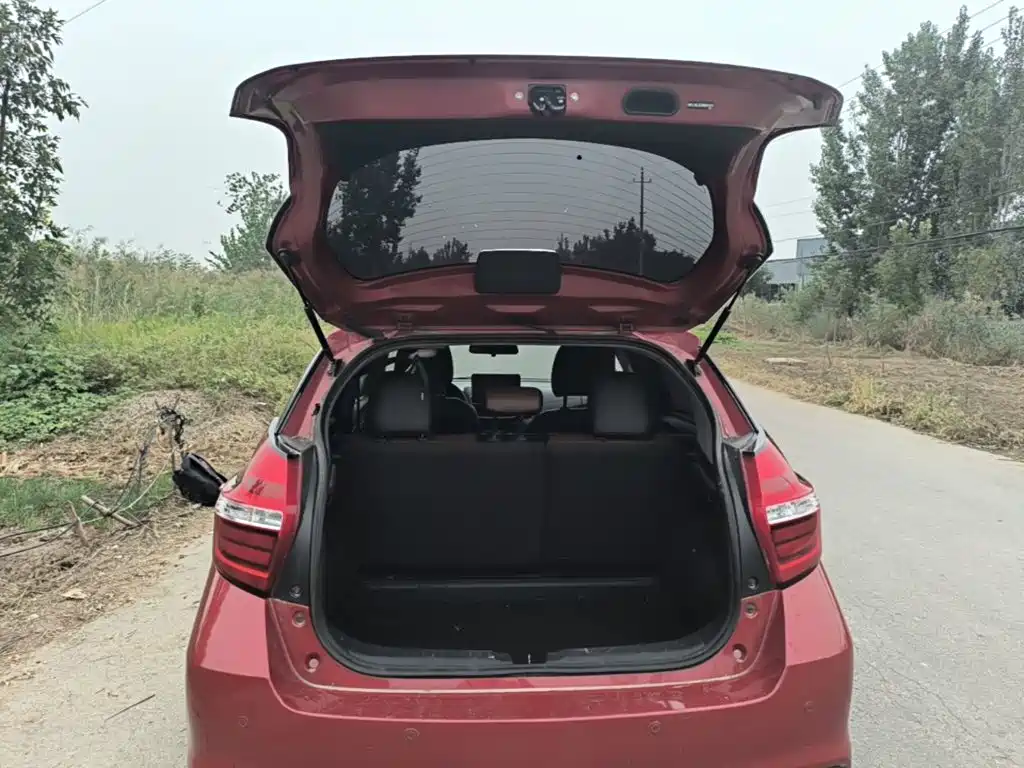Toyota Yaris L — миниатюра 19