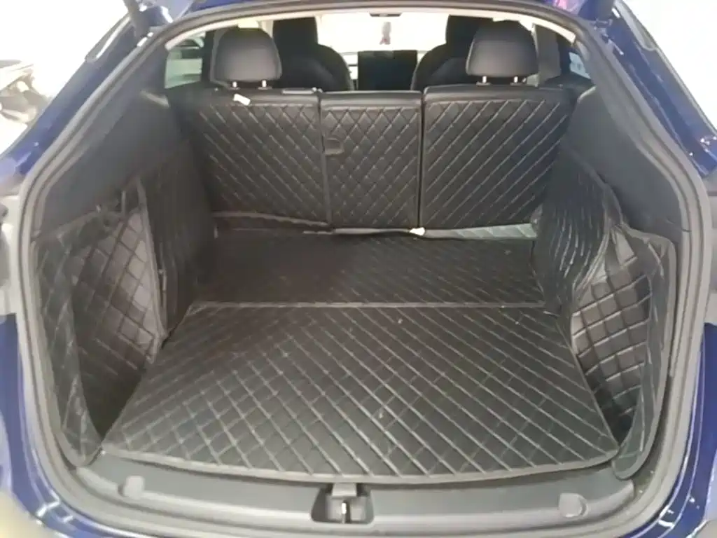 Tesla Model Y — миниатюра 19