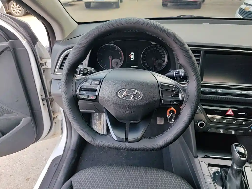 Hyundai Elantra — миниатюра 11