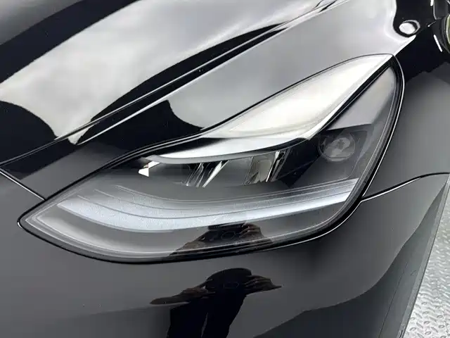 Tesla Model Y — миниатюра 20