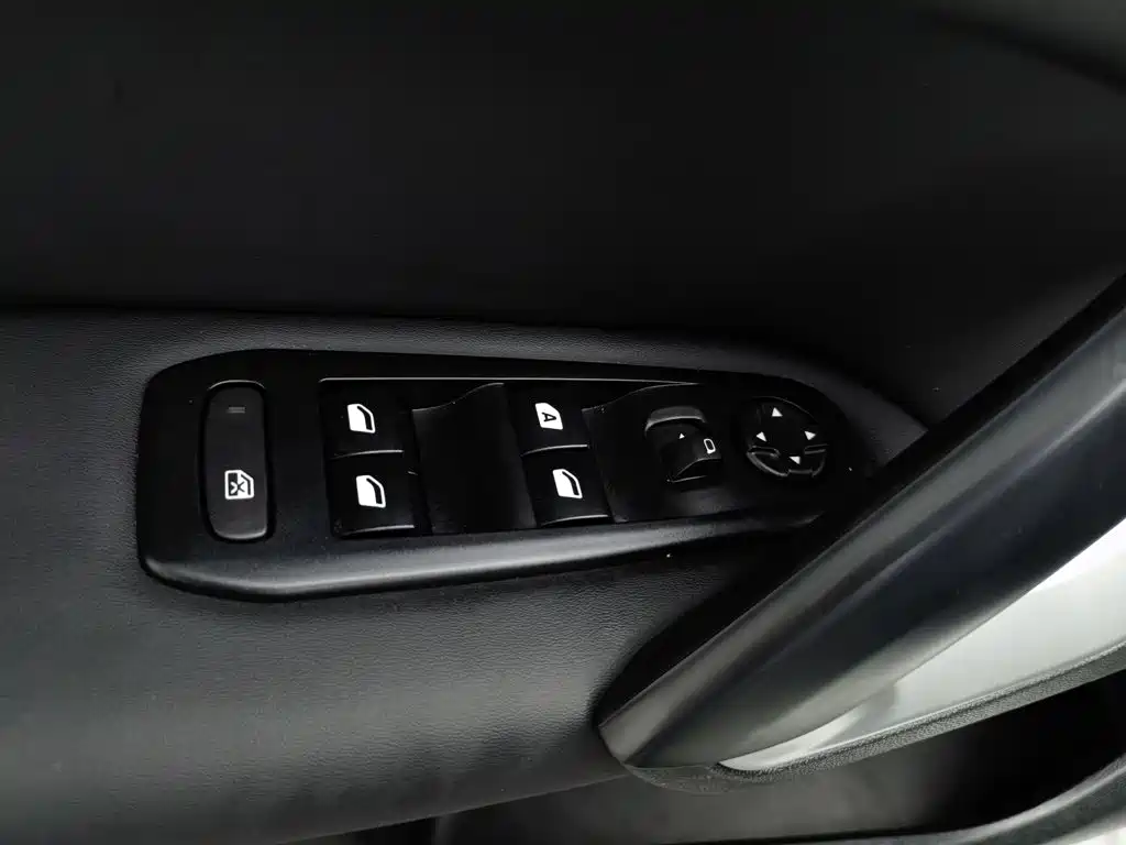 Peugeot 408 — миниатюра 9