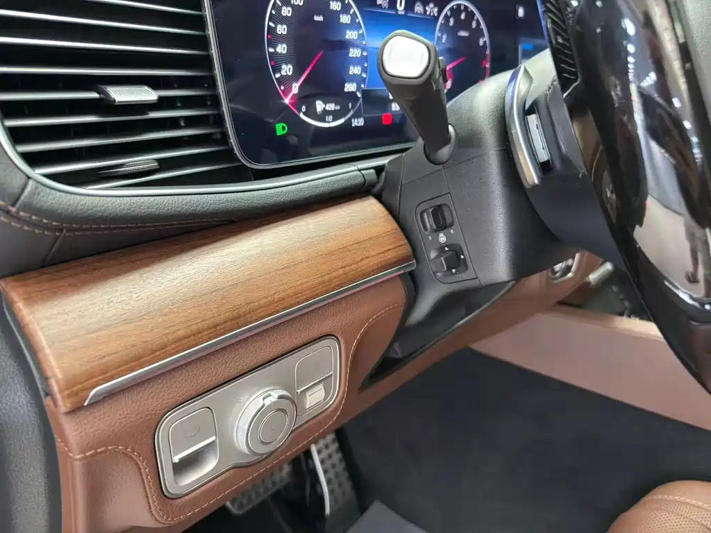 Mercedes-Benz GLS — миниатюра 10