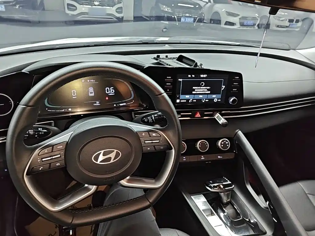 Hyundai Elantra — миниатюра 10