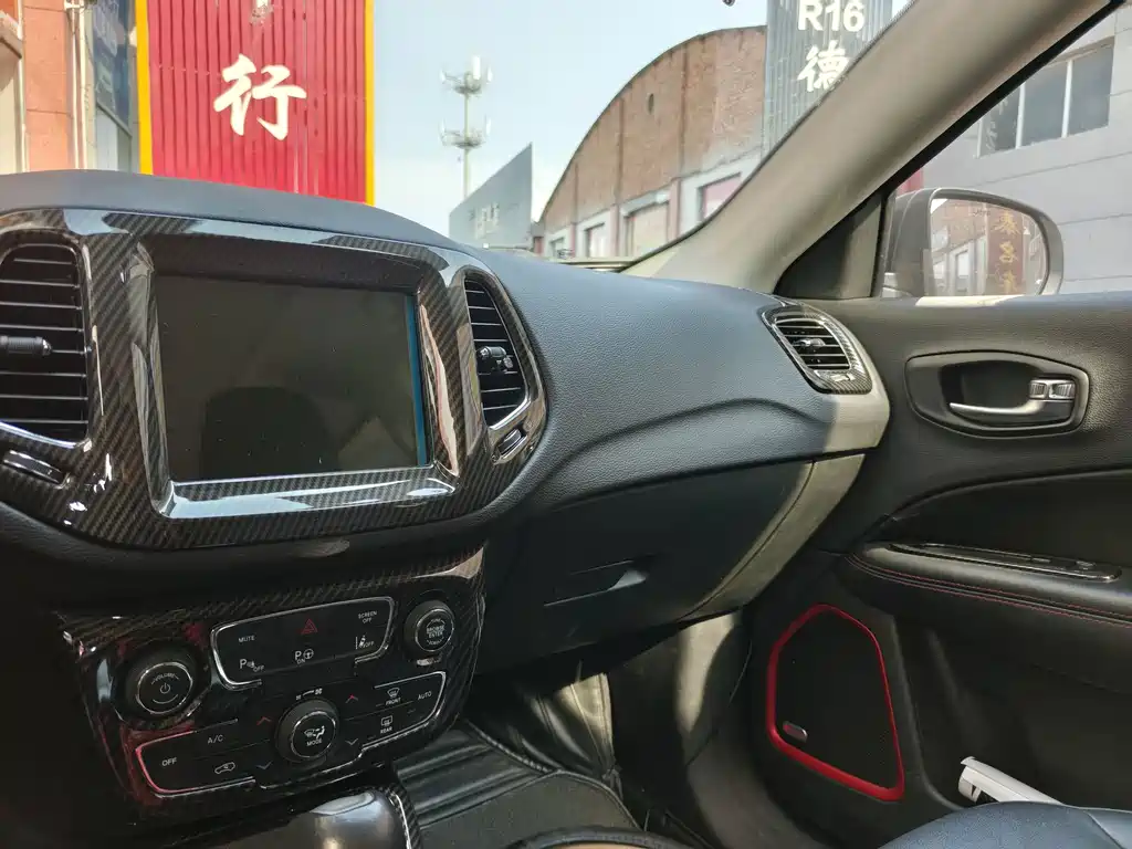 Jeep Compass — миниатюра 12