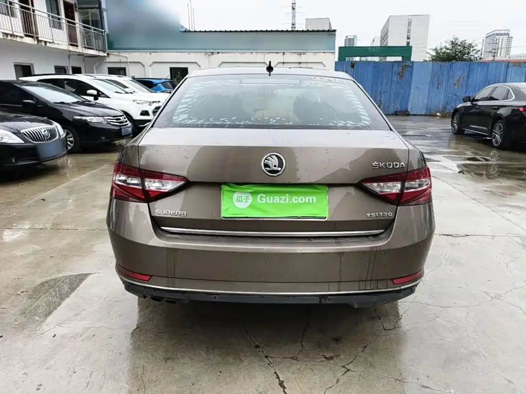 Skoda Superb — миниатюра 6