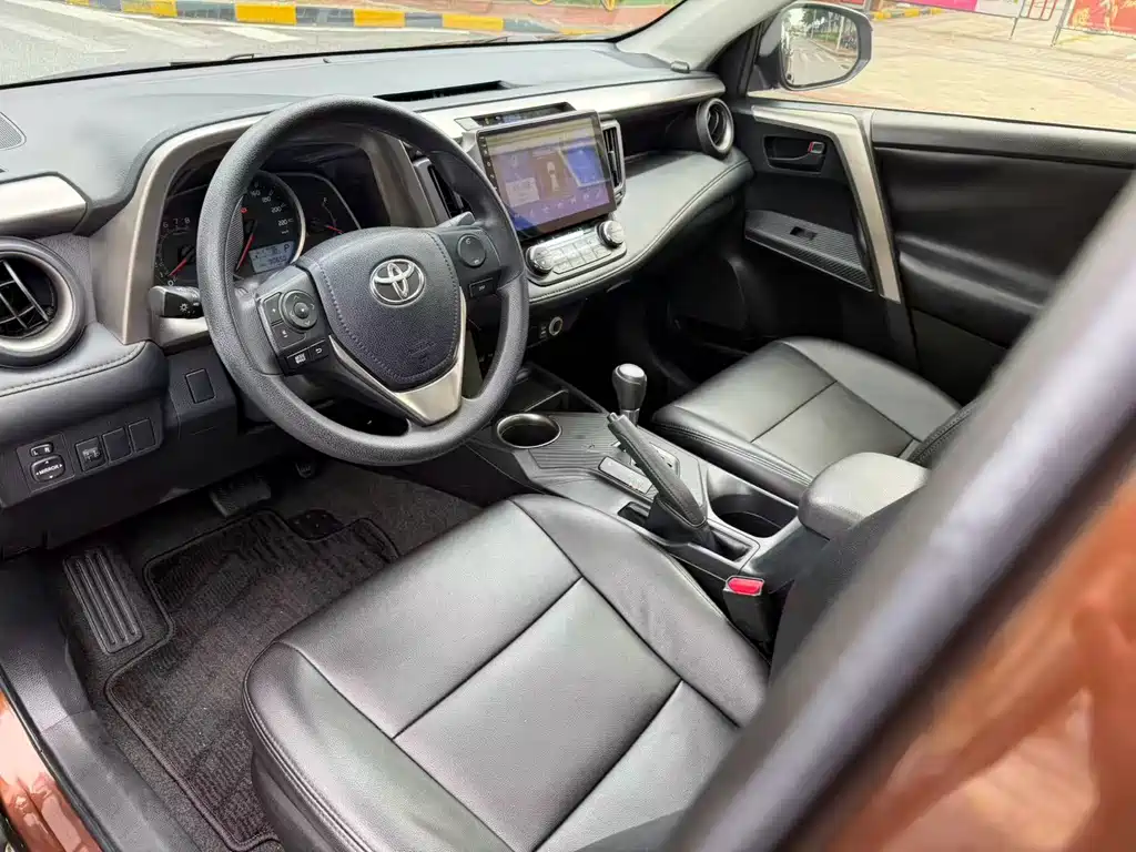 Toyota RAV4 — миниатюра 5