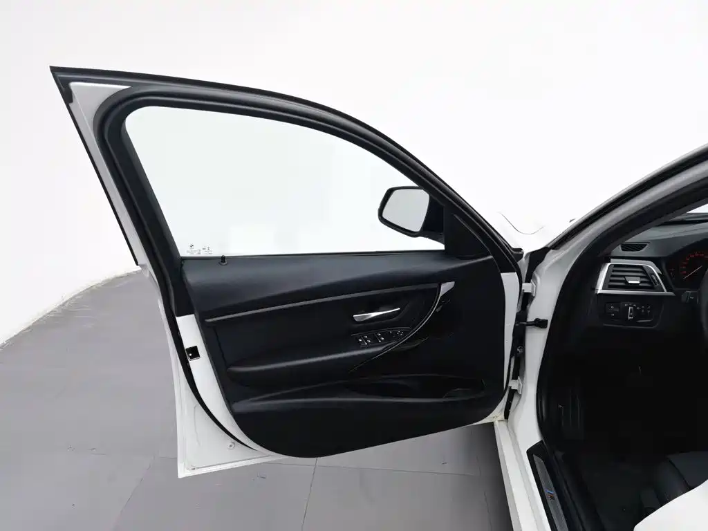 BMW 3 Series — миниатюра 8
