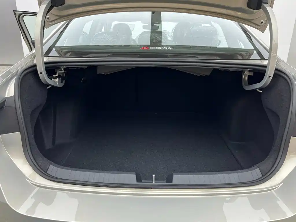 Volkswagen Sagitar — миниатюра 6